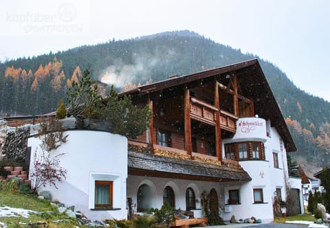 Property building, Day, Natural landscape, Mountain view