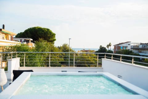 Day, Natural landscape, Hot Tub, View (from property/room), Balcony/Terrace, Pool view, Sea view, Swimming pool