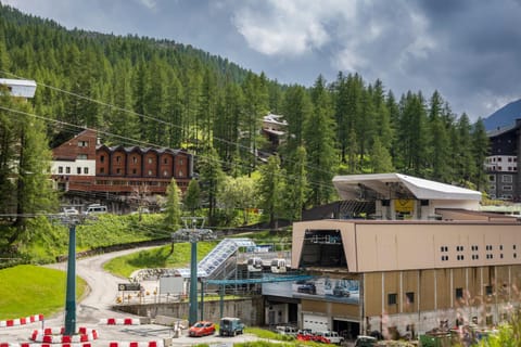 Property building, Nearby landmark, Skiing, View (from property/room)