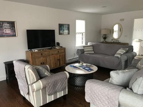 9 Green Hollow Road House in Tom Nevers