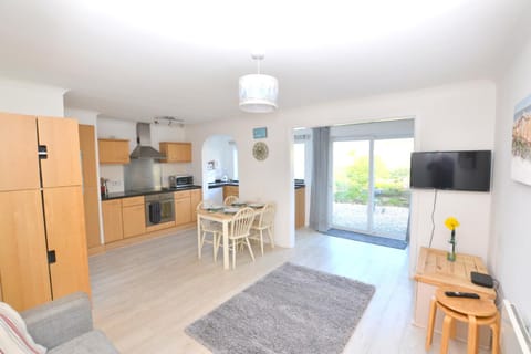 TV and multimedia, Kitchen or kitchenette, Dining area, minibar, pet friendly, stove