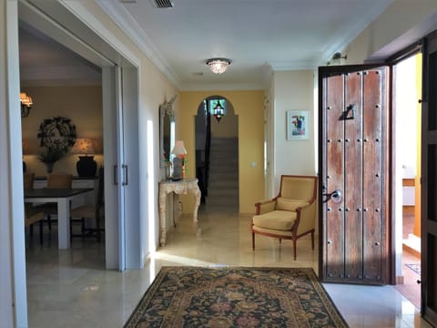 Facade/entrance, Photo of the whole room