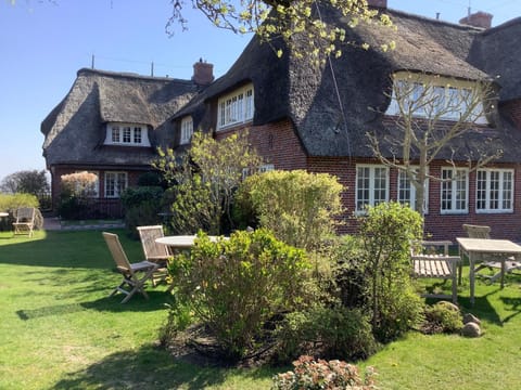 Property building, Spring, Garden