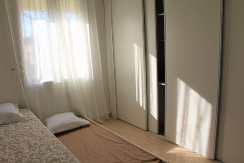 APPART CHALEUREUX, 3min Avignon, GARAGE & CLIM Apartment in Le Pontet