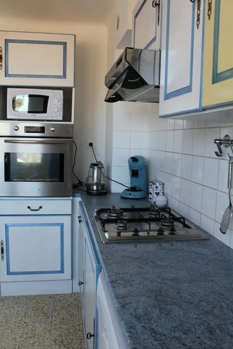 APPART CHALEUREUX, 3min Avignon, GARAGE & CLIM Apartment in Le Pontet