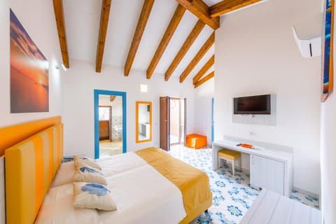 TV and multimedia, Photo of the whole room, Bedroom