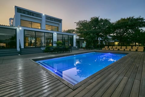 Swimming pool