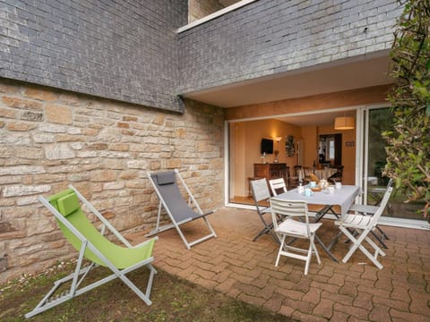 Appartement cosy 2 pièces, 5 pers, à 250m plage, terrasse et jardin, garage inclus, Carnac - FR-1-477-94 Apartment in Carnac