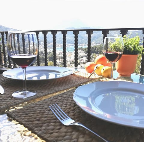 View (from property/room), Balcony/Terrace, Mountain view, Sea view