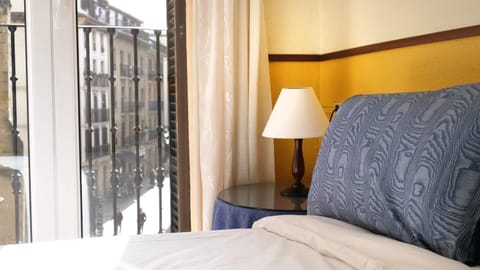 Nearby landmark, Bed, Photo of the whole room, Bedroom