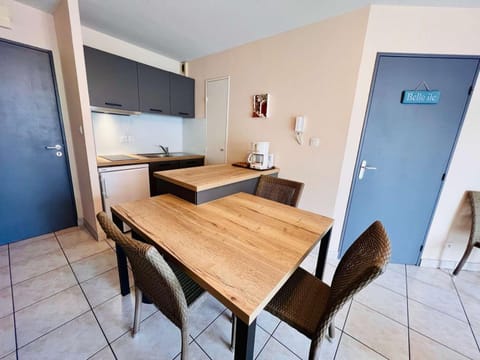 Quiberon : 2 pièces avec balcon, animaux acceptés, parking étroit - FR-1-478-112 Apartment in Quiberon