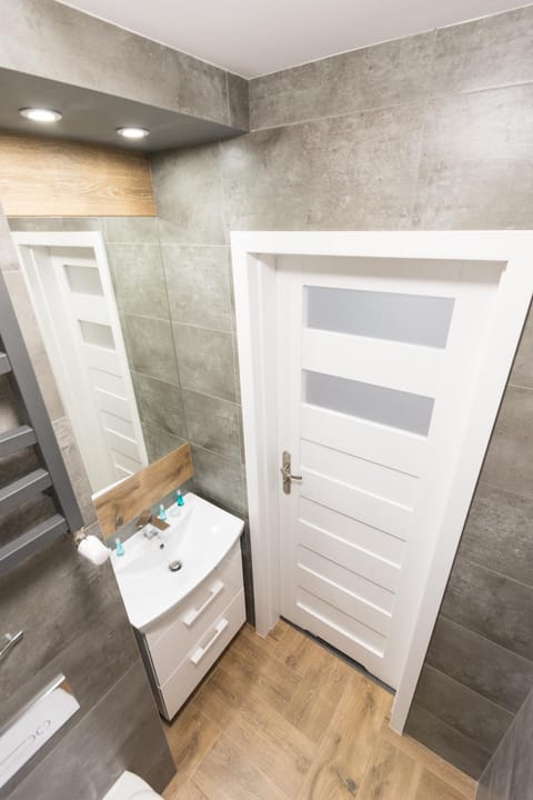 Toilet, Bathroom, towels