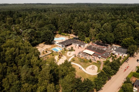 Restaurant/places to eat, Natural landscape, Children play ground, Game Room, Lobby or reception, Lounge or bar, Swimming pool