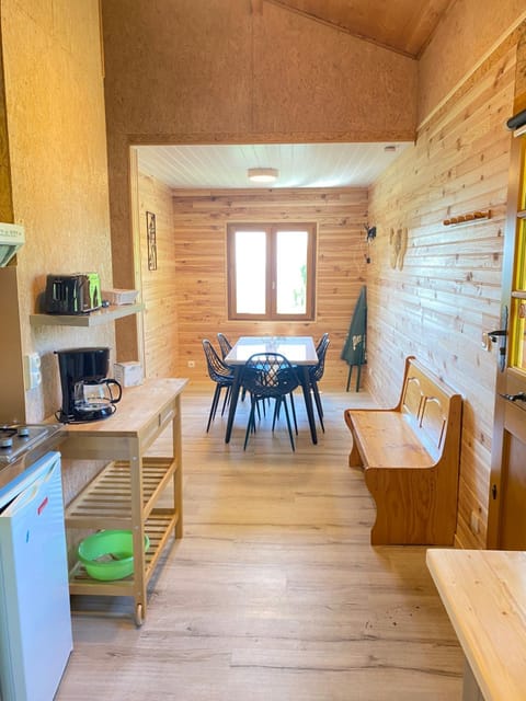 Camping le Montbartoux Campground/
RV Resort in Auvergne-Rhône-Alpes