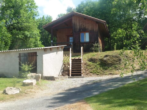 Camping le Montbartoux Campground/
RV Resort in Auvergne-Rhône-Alpes