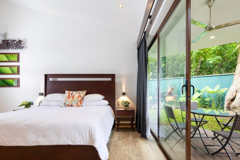 Bed, Balcony/Terrace, Photo of the whole room, Seating area, Dining area, Bedroom, Garden view