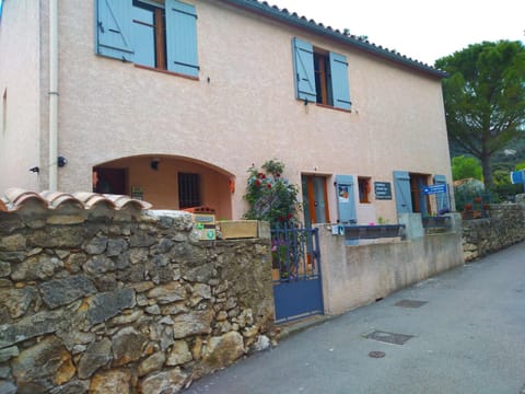 Property building, On site