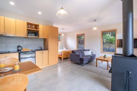 Kitchen or kitchenette, Living room, Seating area, Dining area, flat iron, minibar