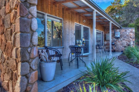 Freycinet Stone Studio 5 - Greystone Apartment in Coles Bay