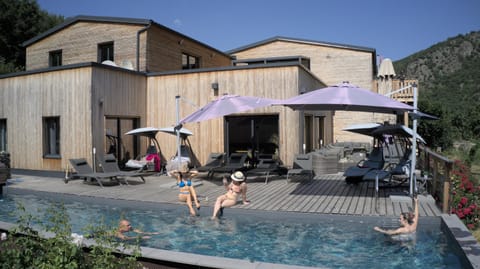 Property building, Patio, Natural landscape, Mountain view, Pool view, Swimming pool, Swimming pool, sunbed
