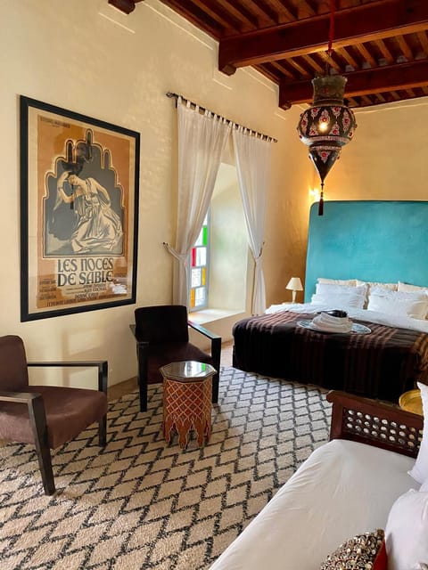 Bed, Decorative detail, Seating area, Bedroom