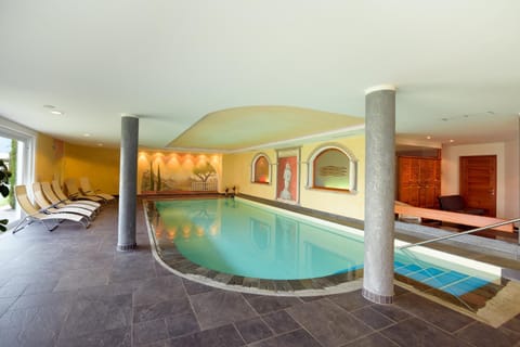 Swimming pool, Swimming pool