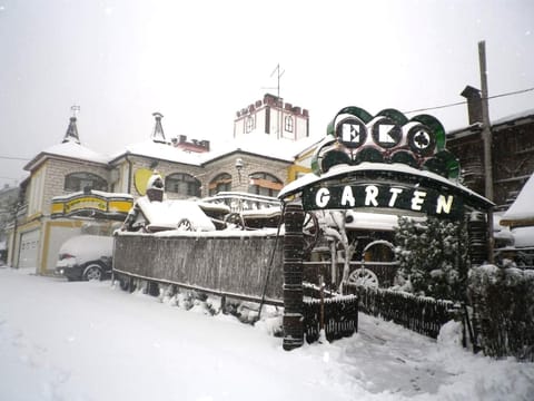 Property building, Property logo or sign, Winter, Logo/Certificate/Sign, Street view