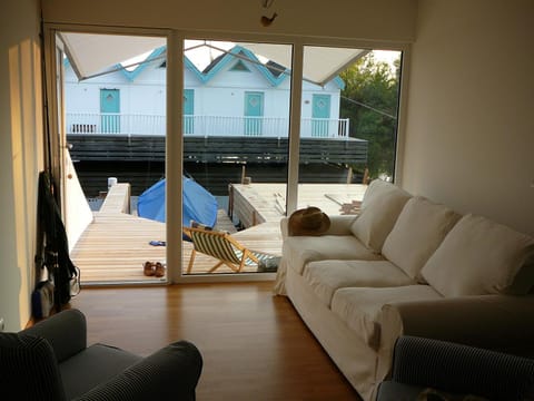Living room, Photo of the whole room