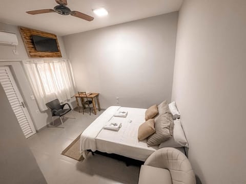 Bed, TV and multimedia, Photo of the whole room