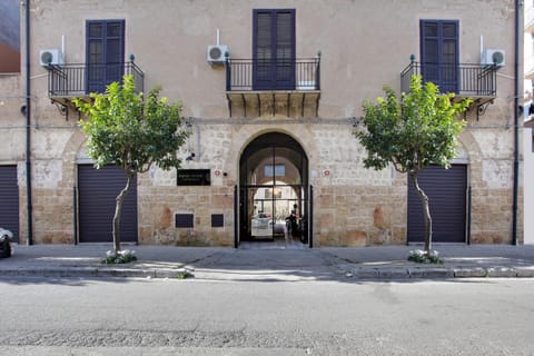 Property building, Facade/entrance