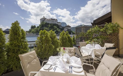 Restaurant/places to eat, Balcony/Terrace, Banquet/Function facilities, On site, Landmark view, Mountain view