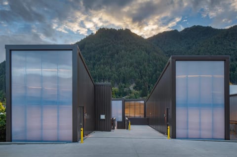 Facade/entrance, Mountain view