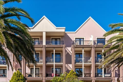 Property building, Facade/entrance, Day