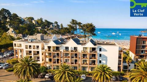 Property building, Nearby landmark, Day, Neighbourhood, Natural landscape, Bird's eye view, Beach, City view, Sea view, Street view, Location, Parking