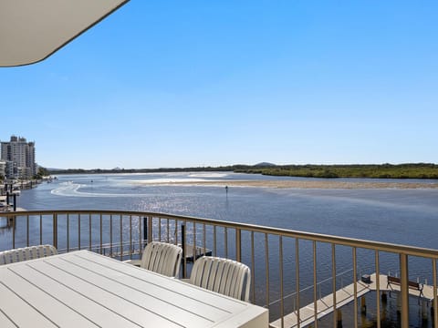 View (from property/room), Balcony/Terrace, River view