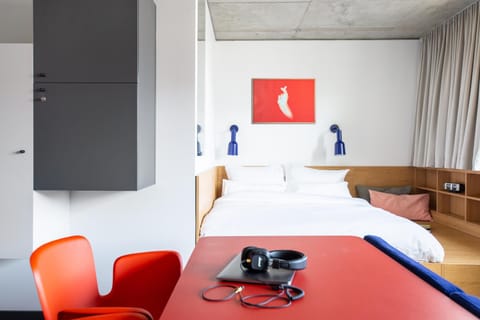 Bed, Photo of the whole room, Dining area