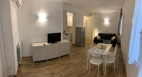 Communal lounge/ TV room, Living room, Seating area, Dining area