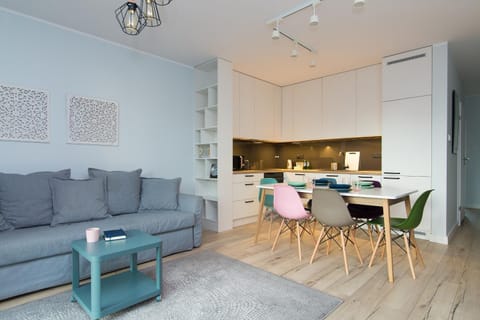 Bed, Coffee/tea facilities, Kitchen or kitchenette, Living room, Seating area, Dining area