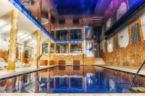 Swimming pool, Swimming pool