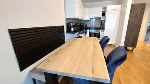 Kitchen or kitchenette, Dining area, oven, stove