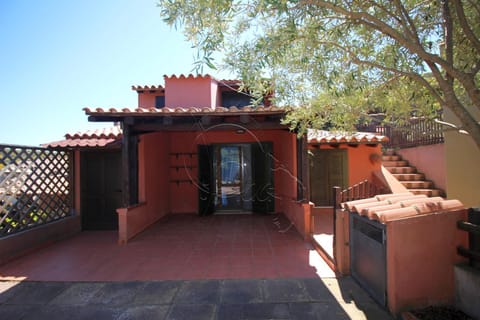 Property building, Facade/entrance, Spring, Day, On site