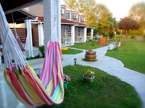 Property building, Patio, Summer, Garden, Balcony/Terrace, Decorative detail, On site, Garden view
