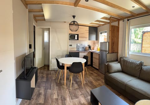 TV and multimedia, Kitchen or kitchenette, Living room