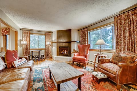 Casa de Montagne Home: High-End Log Home, Downtown Frisco House in Frisco