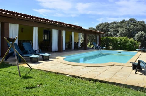 Property building, Patio, Day, Garden, Garden view, Pool view, Swimming pool, sunbed