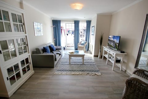 TV and multimedia, Balcony/Terrace, Living room, Seating area