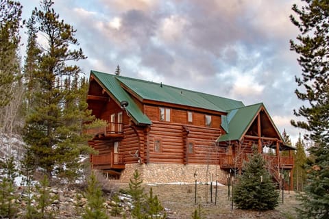 Elk Meadow Lodge: Luxury Log Home, Hot Tub House in Keystone
