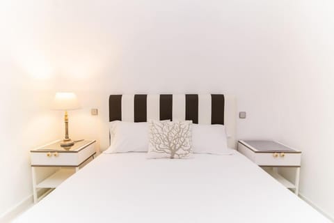 Flamenco Style Apartment PALACIO REAL, La Latina Apartment in Centro