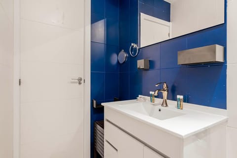 Flamenco Style Apartment PALACIO REAL, La Latina Apartment in Centro