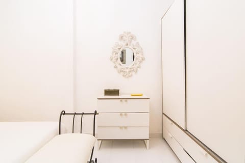 Flamenco Style Apartment PALACIO REAL, La Latina Apartment in Centro